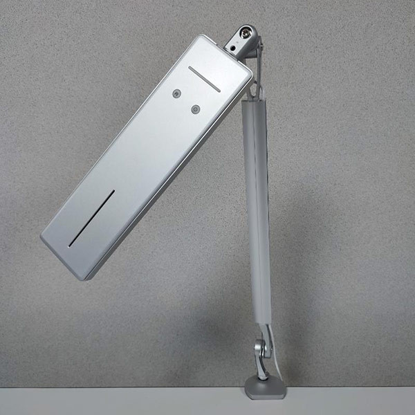 Lampe sur pince pour malvoyant avec double bras articulé Modulight 4